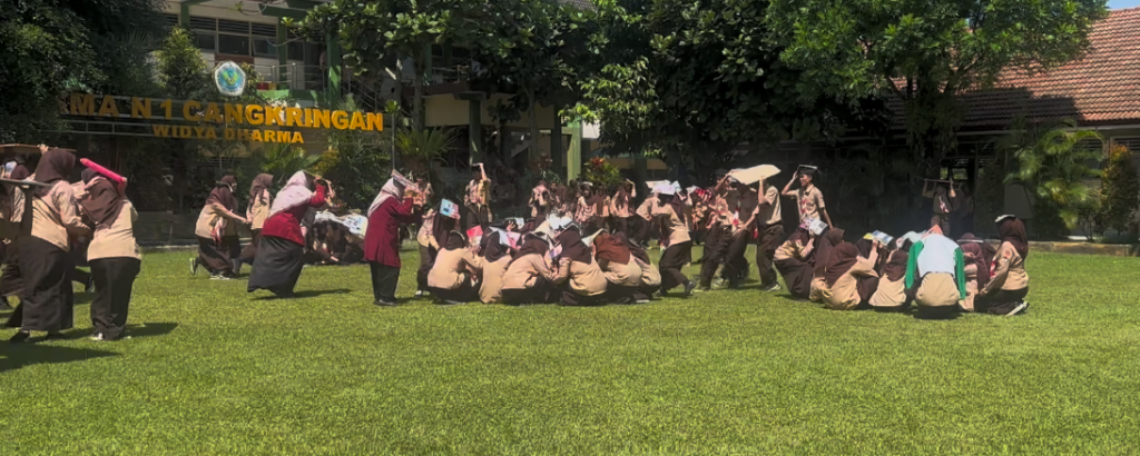 SIMULASI EVAKUASI BENCANA TAHUN 2026 DI SMA NEGERI 1 CANGKRINGAN “Dua Dasawarsa Gempa Jogja: Bangkit dan Siaga Bencana”