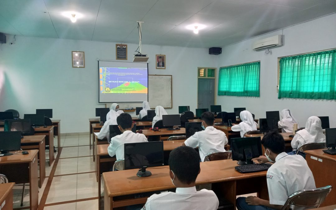 Sosialisasi Mitigasi Bencana Gunung Merapi Di SMA Negeri 1 Cangkringan “Aktivitas Merapi Terkini”